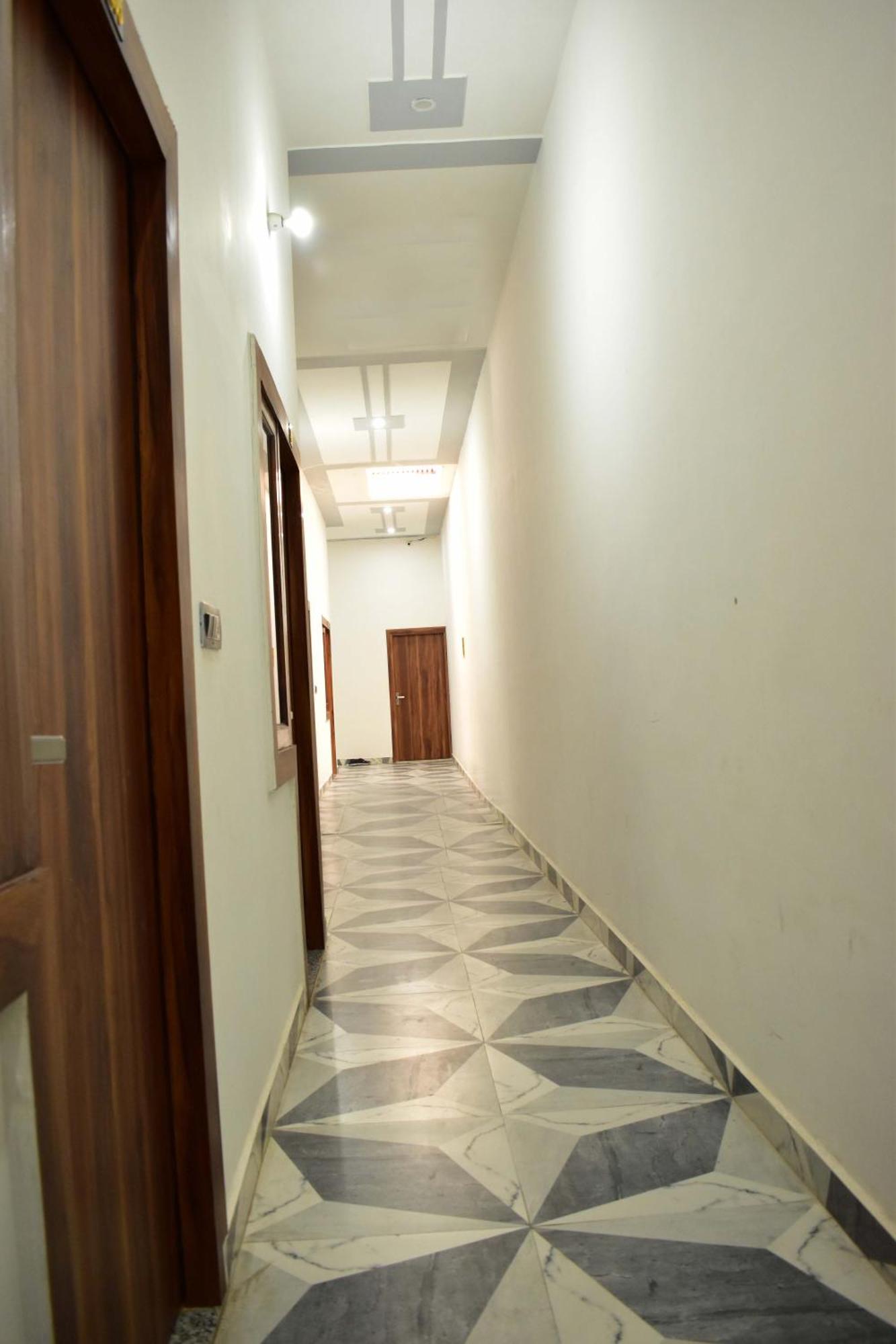 Hotel Rudra Residency Near Railway Station Mathura Zewnętrze zdjęcie
